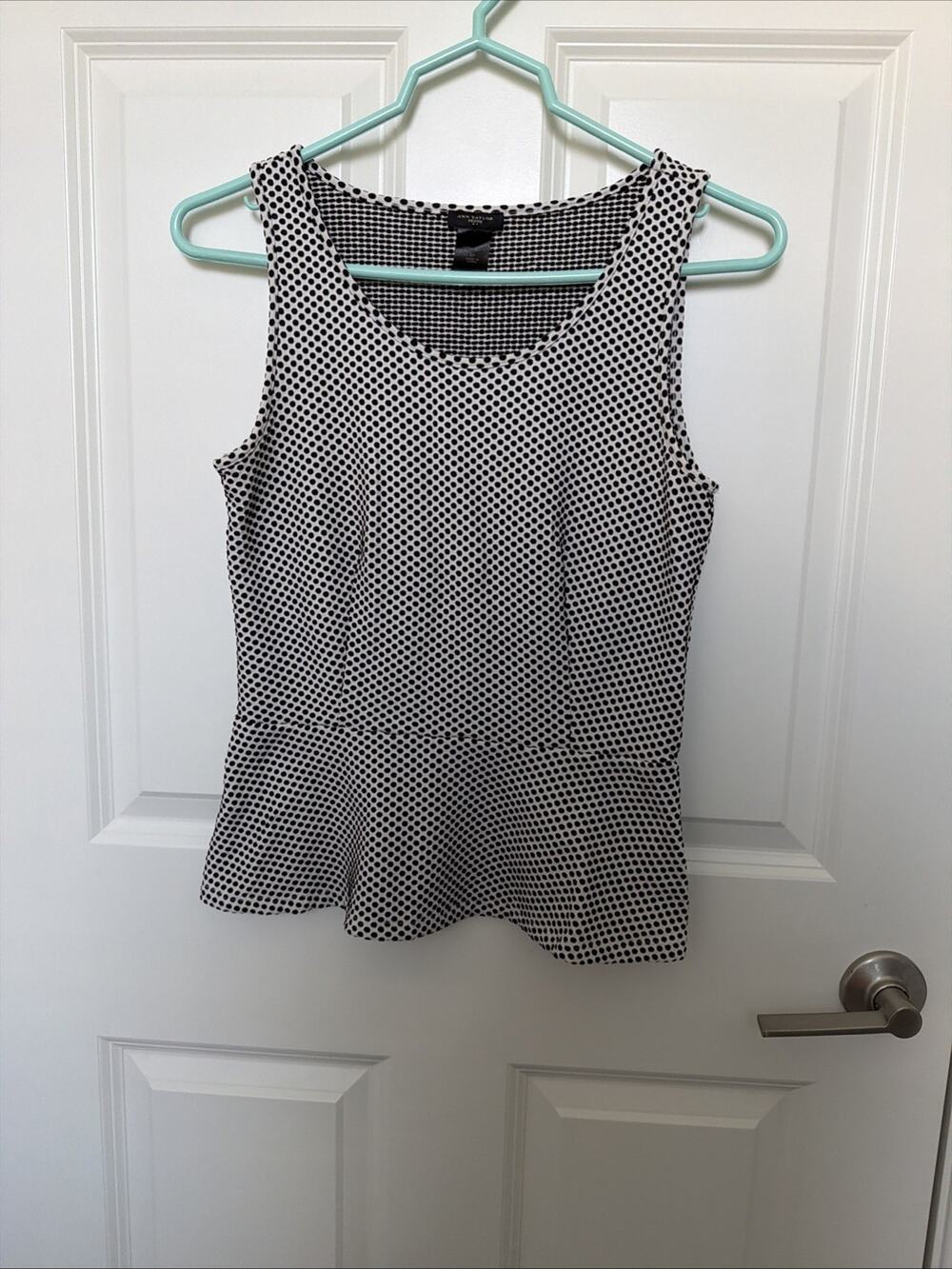 Ann Taylor Fit And Flare Sleeveless Blouse Size Small Petite Black And White
